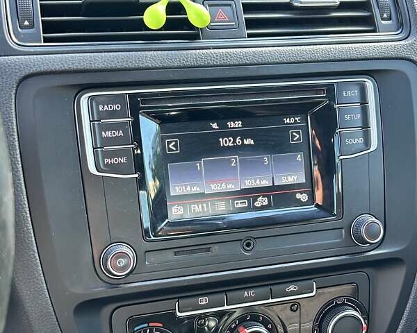 Белый Фольксваген Джетта, объемом двигателя 1.6 л и пробегом 145 тыс. км за 12500 $, фото 24 на Automoto.ua