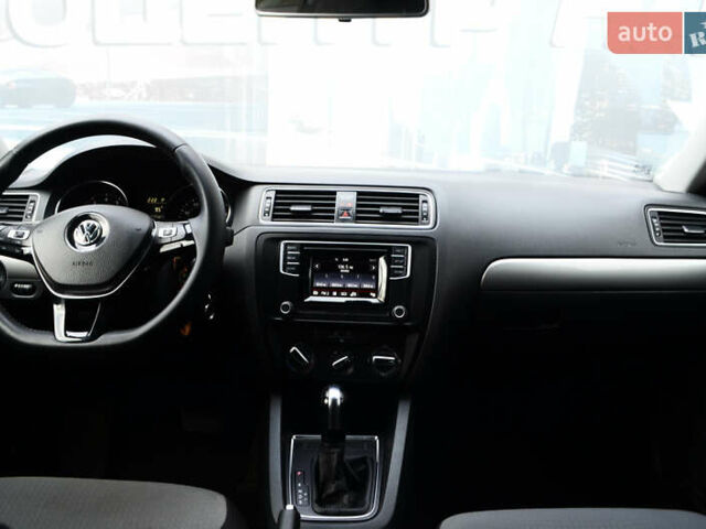 Фольксваген Джетта 2016 в Киеве на Automoto.ua Белый Фольксваген Джетта, объемом двигателя 1.39 л и пробегом 118 тыс. км за 11200 $, фото 16 на Automoto.ua