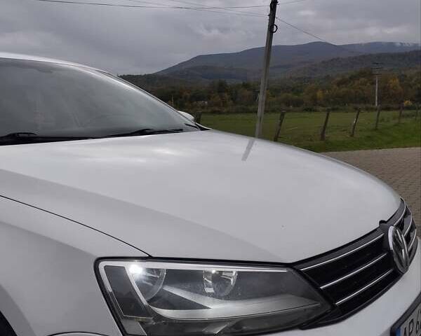 Фольксваген Джетта 2016 в Сваляве на Automoto.ua Белый Фольксваген Джетта, объемом двигателя 1.6 л и пробегом 219 тыс. км за 11300 $, фото 28 на Automoto.ua