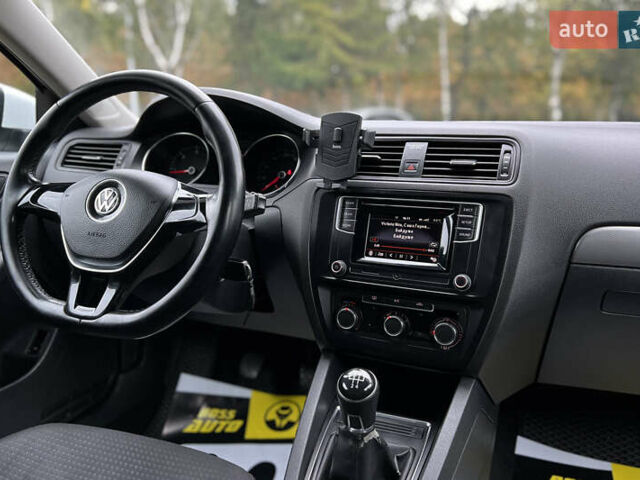Фольксваген Джетта 2016 в Львове на Automoto.ua Белый Фольксваген Джетта, объемом двигателя 1.6 л и пробегом 187 тыс. км за 11500 $, фото 17 на Automoto.ua