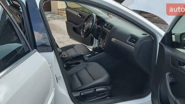 Белый Фольксваген Джетта, объемом двигателя 1.4 л и пробегом 141 тыс. км за 9500 $, фото 14 на Automoto.ua