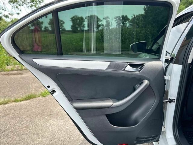 Белый Фольксваген Джетта, объемом двигателя 1.6 л и пробегом 240 тыс. км за 9800 $, фото 14 на Automoto.ua