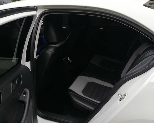 Белый Фольксваген Джетта, объемом двигателя 1.6 л и пробегом 245 тыс. км за 10500 $, фото 7 на Automoto.ua