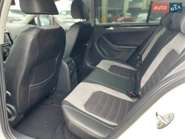 Фольксваген Джетта 2016 в Одессе на Automoto.ua Белый Фольксваген Джетта, объемом двигателя 1.6 л и пробегом 132 тыс. км за 13000 $, фото 7 на Automoto.ua