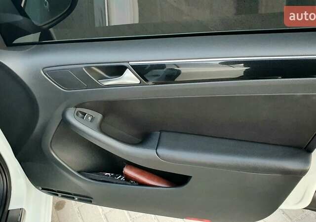 Белый Фольксваген Джетта, объемом двигателя 1.6 л и пробегом 150 тыс. км за 12500 $, фото 33 на Automoto.ua