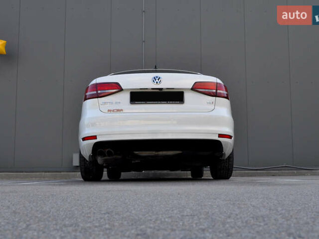 Белый Фольксваген Джетта, объемом двигателя 1.4 л и пробегом 79 тыс. км за 12000 $, фото 3 на Automoto.ua