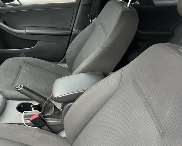 Белый Фольксваген Джетта, объемом двигателя 1.6 л и пробегом 226 тыс. км за 10200 $, фото 9 на Automoto.ua