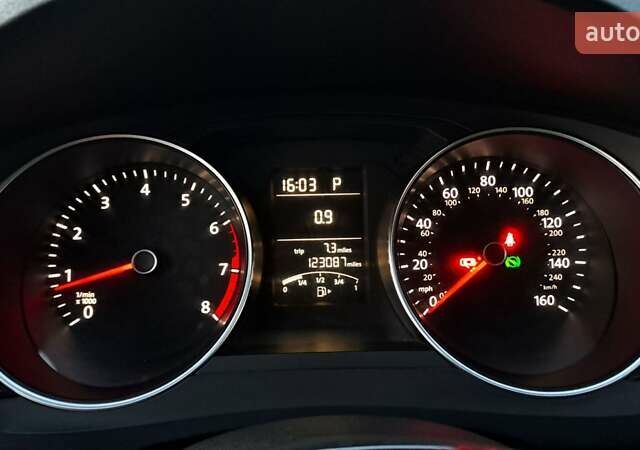 Білий Фольксваген Джетта, об'ємом двигуна 1.39 л та пробігом 197 тис. км за 9400 $, фото 19 на Automoto.ua