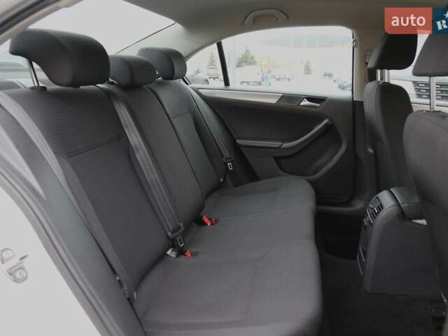 Білий Фольксваген Джетта, об'ємом двигуна 1.6 л та пробігом 122 тис. км за 12600 $, фото 8 на Automoto.ua