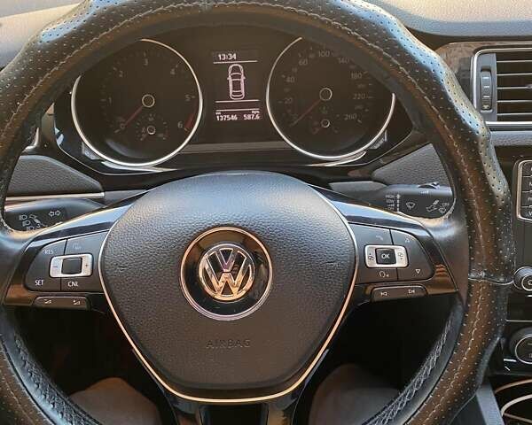 Білий Фольксваген Джетта, об'ємом двигуна 1.6 л та пробігом 138 тис. км за 13000 $, фото 7 на Automoto.ua