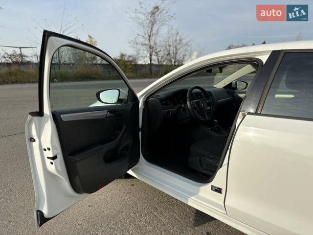 Белый Фольксваген Джетта, объемом двигателя 1.6 л и пробегом 232 тыс. км за 10700 $, фото 7 на Automoto.ua