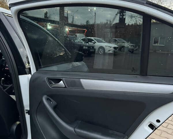 Фольксваген Джетта 2016 в Кривом Роге на Automoto.ua Белый Фольксваген Джетта, объемом двигателя 1.8 л и пробегом 110 тыс. км за 5500 $, фото 22 на Automoto.ua
