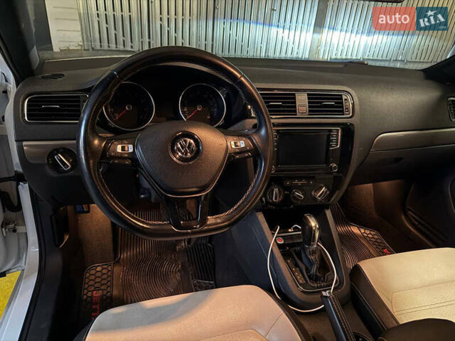 Белый Фольксваген Джетта, объемом двигателя 1.8 л и пробегом 118 тыс. км за 13500 $, фото 11 на Automoto.ua