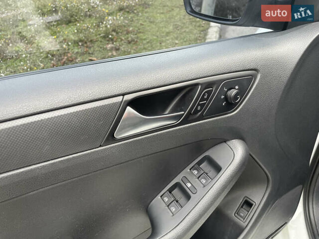 Белый Фольксваген Джетта, объемом двигателя 1.4 л и пробегом 159 тыс. км за 9100 $, фото 17 на Automoto.ua