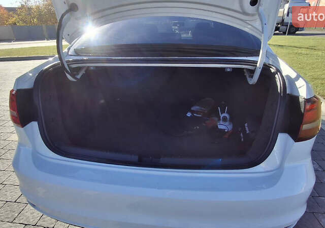 Белый Фольксваген Джетта, объемом двигателя 1.4 л и пробегом 184 тыс. км за 9300 $, фото 10 на Automoto.ua