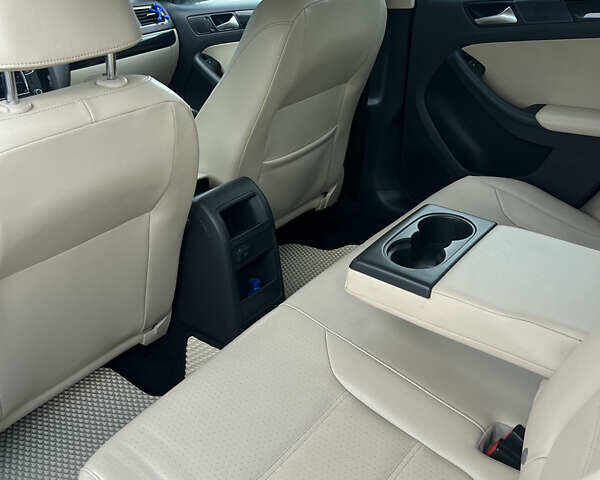 Белый Фольксваген Джетта, объемом двигателя 1.8 л и пробегом 159 тыс. км за 11000 $, фото 12 на Automoto.ua