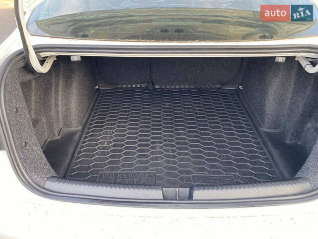 Білий Фольксваген Джетта, об'ємом двигуна 1.4 л та пробігом 140 тис. км за 10899 $, фото 18 на Automoto.ua