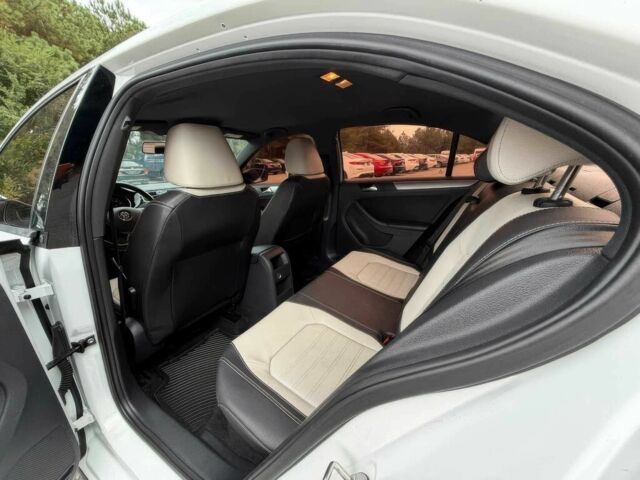 Білий Фольксваген Джетта, об'ємом двигуна 1.8 л та пробігом 70 тис. км за 4500 $, фото 9 на Automoto.ua