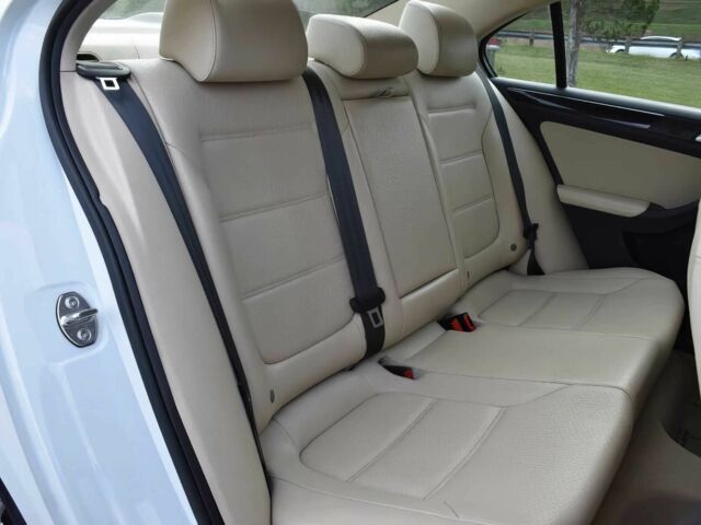 Белый Фольксваген Джетта, объемом двигателя 1.8 л и пробегом 70 тыс. км за 4000 $, фото 9 на Automoto.ua