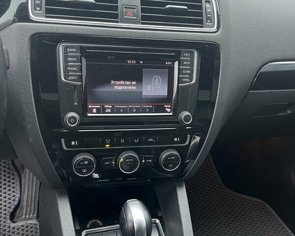 Белый Фольксваген Джетта, объемом двигателя 1.6 л и пробегом 175 тыс. км за 11500 $, фото 10 на Automoto.ua