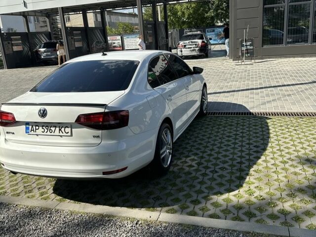 Белый Фольксваген Джетта, объемом двигателя 1.6 л и пробегом 203 тыс. км за 10000 $, фото 2 на Automoto.ua