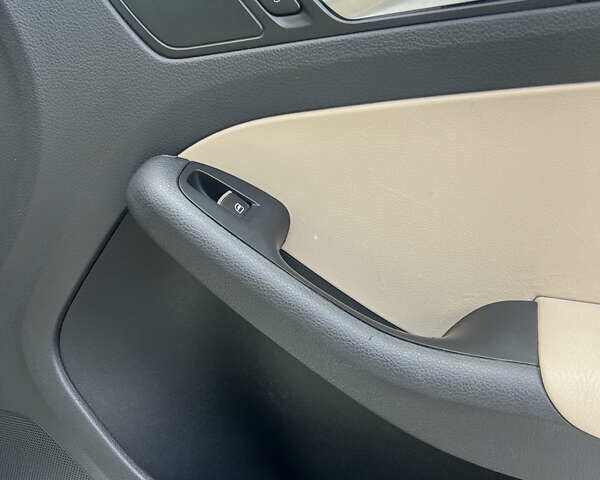 Белый Фольксваген Джетта, объемом двигателя 1.8 л и пробегом 159 тыс. км за 11000 $, фото 27 на Automoto.ua