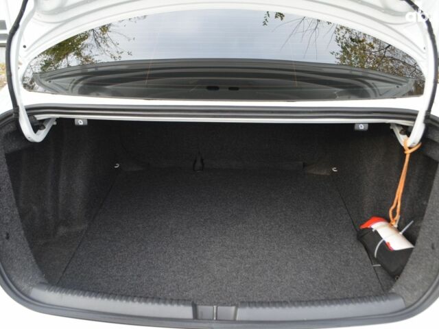 Фольксваген Джетта 2016 в Киеве на Automoto.ua Белый Фольксваген Джетта, объемом двигателя 0 л и пробегом 118 тыс. км за 11200 $, фото 9 на Automoto.ua