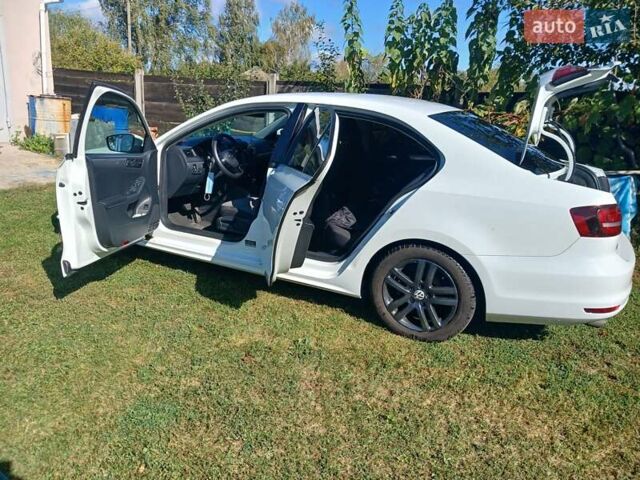 Фольксваген Джетта 2016 в Киеве на Automoto.ua Белый Фольксваген Джетта, объемом двигателя 1.4 л и пробегом 110 тыс. км за 11200 $, фото 5 на Automoto.ua