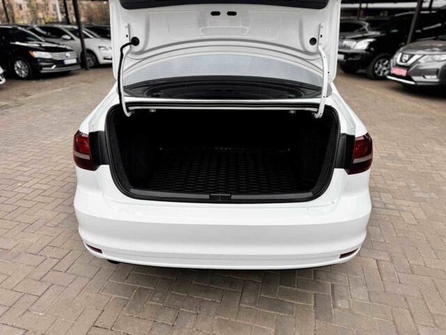 Белый Фольксваген Джетта, объемом двигателя 1.6 л и пробегом 76 тыс. км за 11800 $, фото 7 на Automoto.ua