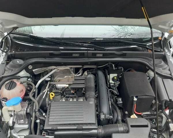 Білий Фольксваген Джетта, об'ємом двигуна 1.4 л та пробігом 98 тис. км за 9799 $, фото 13 на Automoto.ua