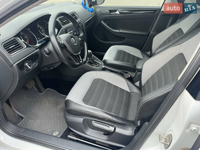 Белый Фольксваген Джетта, объемом двигателя 1.6 л и пробегом 175 тыс. км за 11500 $, фото 9 на Automoto.ua