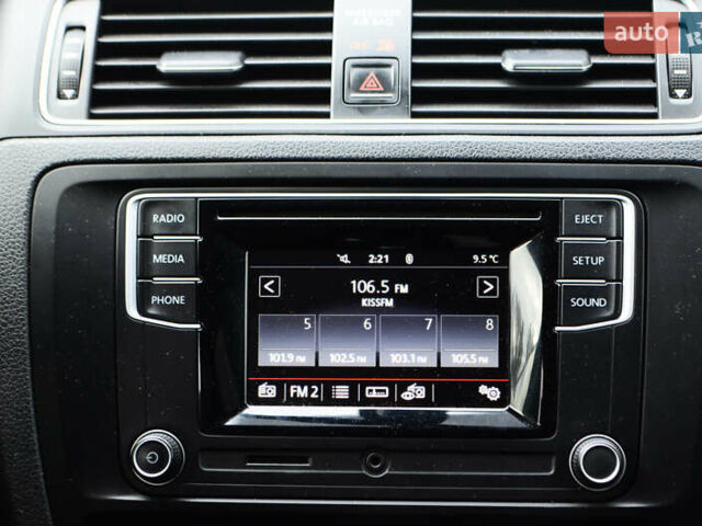 Фольксваген Джетта 2016 в Киеве на Automoto.ua Белый Фольксваген Джетта, объемом двигателя 1.39 л и пробегом 118 тыс. км за 11200 $, фото 18 на Automoto.ua