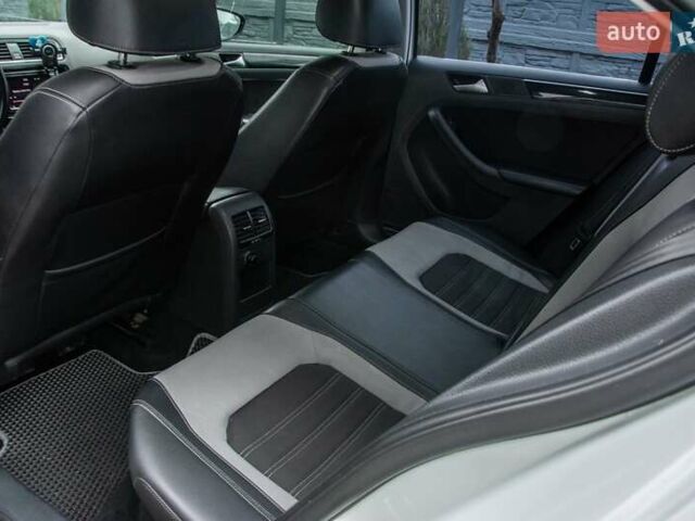 Білий Фольксваген Джетта, об'ємом двигуна 1.6 л та пробігом 157 тис. км за 13500 $, фото 9 на Automoto.ua