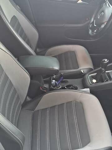 Белый Фольксваген Джетта, объемом двигателя 1.6 л и пробегом 206 тыс. км за 12000 $, фото 6 на Automoto.ua