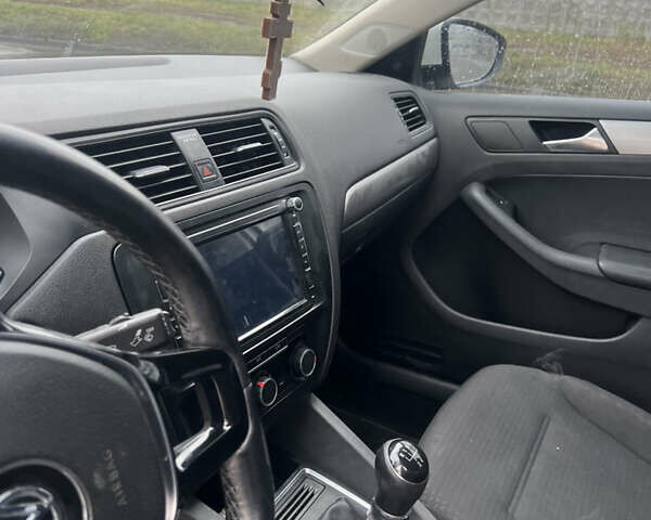 Белый Фольксваген Джетта, объемом двигателя 1.6 л и пробегом 226 тыс. км за 10200 $, фото 8 на Automoto.ua