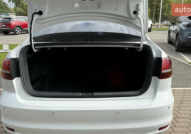 Белый Фольксваген Джетта, объемом двигателя 1.6 л и пробегом 76 тыс. км за 14800 $, фото 25 на Automoto.ua