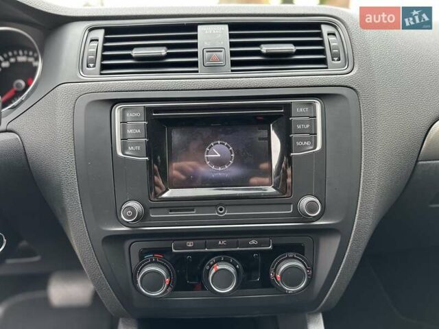 Белый Фольксваген Джетта, объемом двигателя 1.6 л и пробегом 52 тыс. км за 14800 $, фото 29 на Automoto.ua