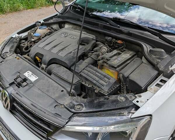 Фольксваген Джетта 2016 в Черновцах на Automoto.ua Белый Фольксваген Джетта, объемом двигателя 1.6 л и пробегом 181 тыс. км за 12500 $, фото 14 на Automoto.ua