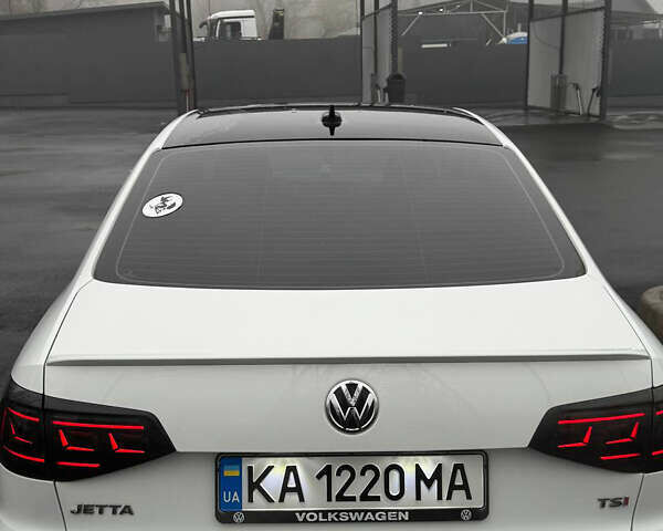 Білий Фольксваген Джетта, об'ємом двигуна 1.8 л та пробігом 103 тис. км за 13000 $, фото 4 на Automoto.ua