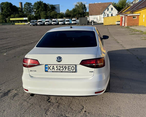 Белый Фольксваген Джетта, объемом двигателя 1.6 л и пробегом 280 тыс. км за 11200 $, фото 5 на Automoto.ua