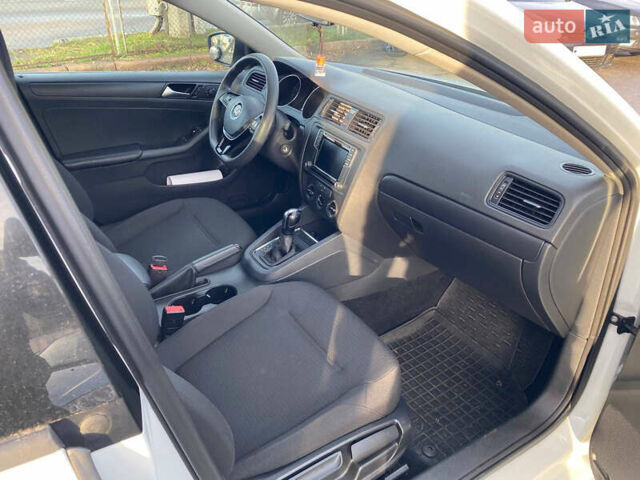 Білий Фольксваген Джетта, об'ємом двигуна 1.4 л та пробігом 140 тис. км за 10899 $, фото 16 на Automoto.ua