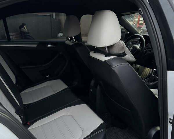Фольксваген Джетта 2016 в Кривом Роге на Automoto.ua Белый Фольксваген Джетта, объемом двигателя 1.8 л и пробегом 110 тыс. км за 5500 $, фото 21 на Automoto.ua