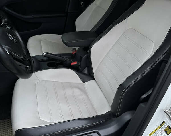Фольксваген Джетта 2016 в Кривом Роге на Automoto.ua Белый Фольксваген Джетта, объемом двигателя 1.8 л и пробегом 110 тыс. км за 5500 $, фото 15 на Automoto.ua