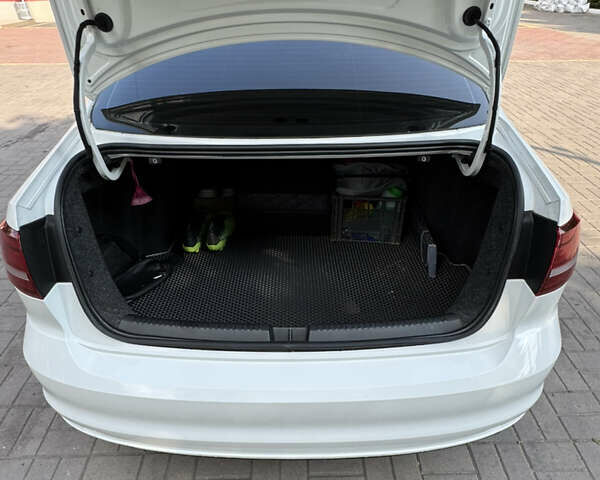 Білий Фольксваген Джетта, об'ємом двигуна 1.4 л та пробігом 154 тис. км за 10700 $, фото 9 на Automoto.ua