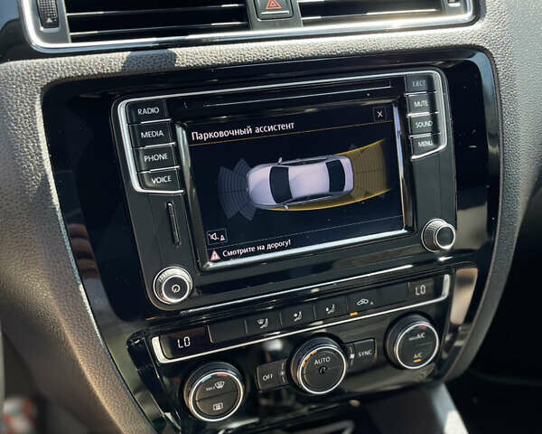 Білий Фольксваген Джетта, об'ємом двигуна 1.6 л та пробігом 173 тис. км за 11000 $, фото 12 на Automoto.ua