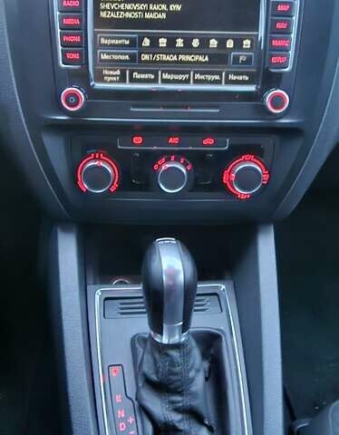 Білий Фольксваген Джетта, об'ємом двигуна 1.6 л та пробігом 139 тис. км за 10500 $, фото 12 на Automoto.ua