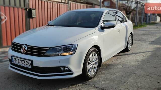 Білий Фольксваген Джетта, об'ємом двигуна 1.6 л та пробігом 50 тис. км за 14000 $, фото 5 на Automoto.ua