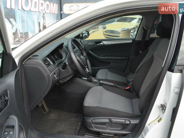Фольксваген Джетта 2016 в Киеве на Automoto.ua Белый Фольксваген Джетта, объемом двигателя 1.39 л и пробегом 118 тыс. км за 11200 $, фото 11 на Automoto.ua