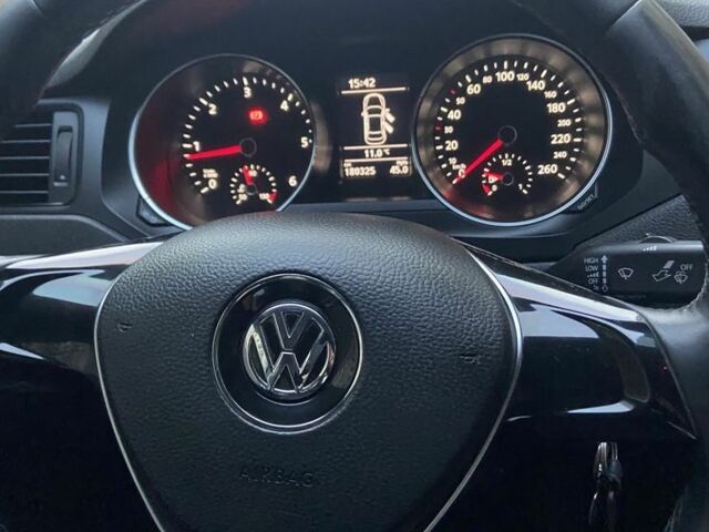 Белый Фольксваген Джетта, объемом двигателя 1.6 л и пробегом 180 тыс. км за 10600 $, фото 6 на Automoto.ua