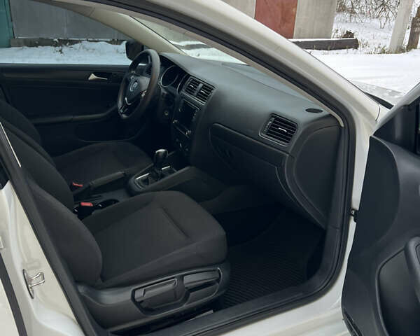 Белый Фольксваген Джетта, объемом двигателя 1.4 л и пробегом 84 тыс. км за 11400 $, фото 6 на Automoto.ua